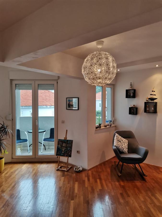 1 Apartmant & 1 Delux Room With Bathroom Dubrovnik Bagian luar foto