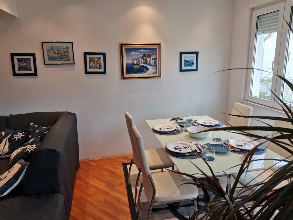 1 Apartmant & 1 Delux Room With Bathroom Dubrovnik Bagian luar foto