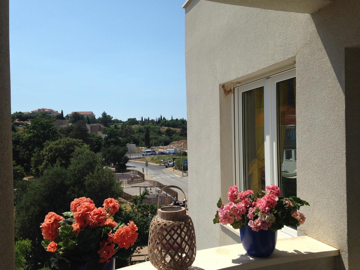 1 Apartmant & 1 Delux Room With Bathroom Dubrovnik Bagian luar foto