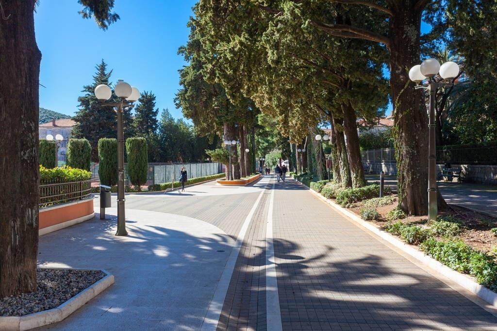 1 Apartmant & 1 Delux Room With Bathroom Dubrovnik Bagian luar foto